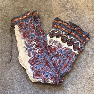 Flowy pattenered pants